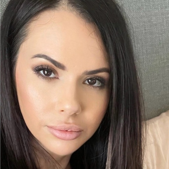 Meet your Posher, Arianna - Picture 1 of 1